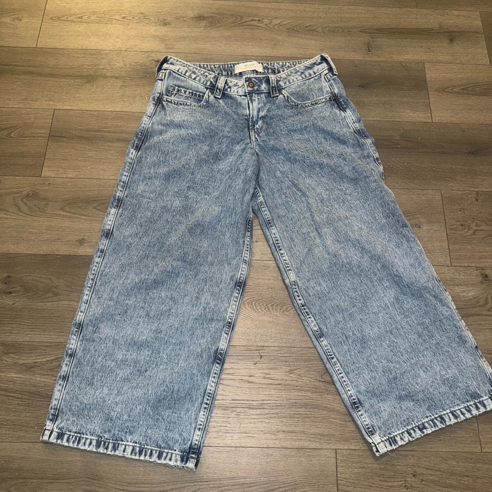 Hollister Low Rise Wide-Leg Light Wash Jeans